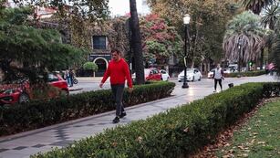La jornada se presta para recorrer el bulevar Oroño sin descuidar el abrigo.