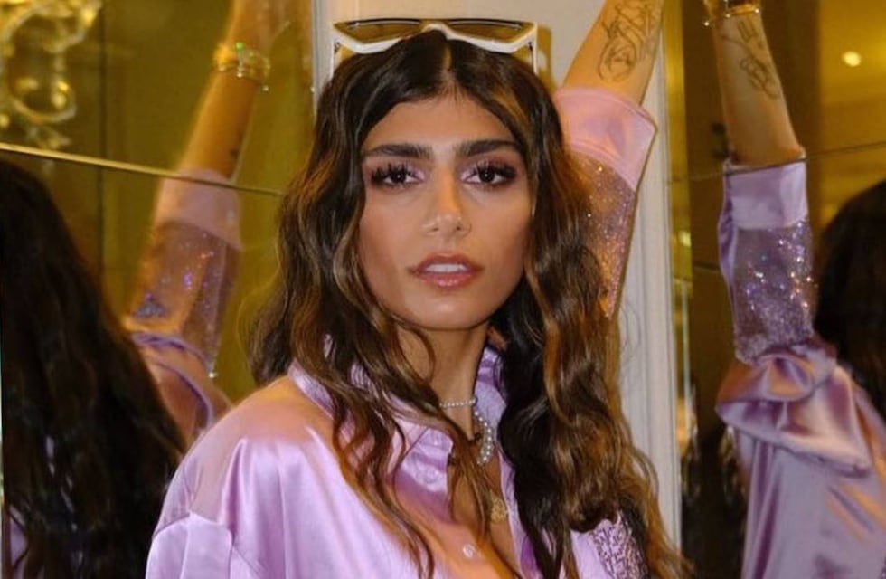 Mia Khalifa se sacó el corpiño para entrar a la playa y revolucionó Instagram