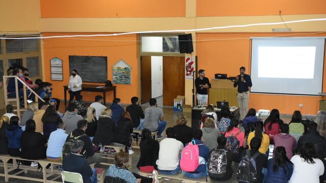 Ojos en alerta: capacitaciones en el EEMPA N° 1007