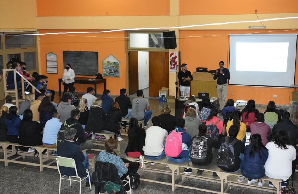 Ojos en Alerta: capacitaciones en la EEMPA Nº 1007 y Los Nogales