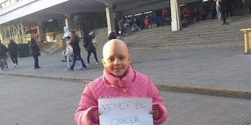 Delfina, peleó contra el cáncer y sueña con un mensaje de Carlos Tevez\u002E (Facebook)