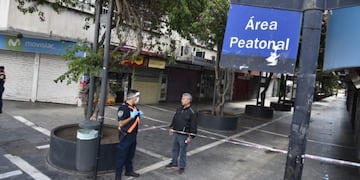 Peatonal vallada en Córdoba