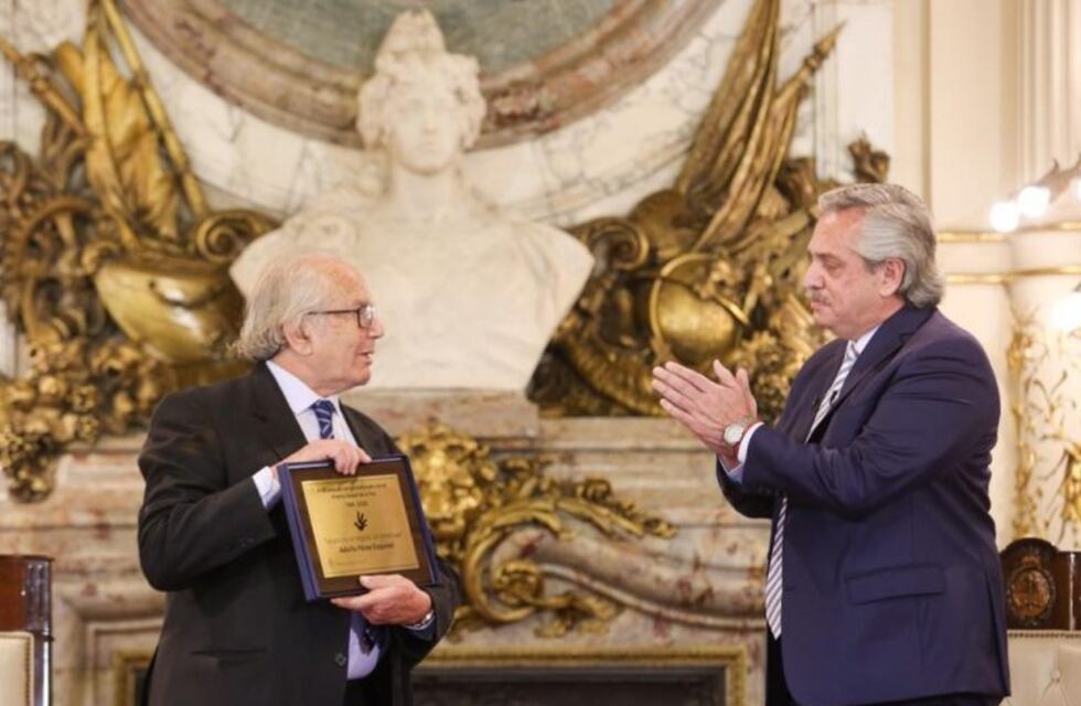 Alberto Fernández homenajeó a Pérez Esquivel a 40 años de su Premio Nobel: "Es un militante de la vida"
