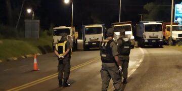 Los camiones municipales no permiten el ingreso y el egreso desde el centro de frontera\u002E