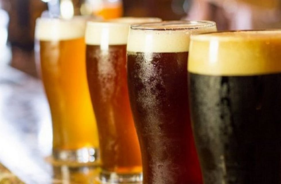 Qué significan las abreviaturas  que figuran en el envase de una cerveza
