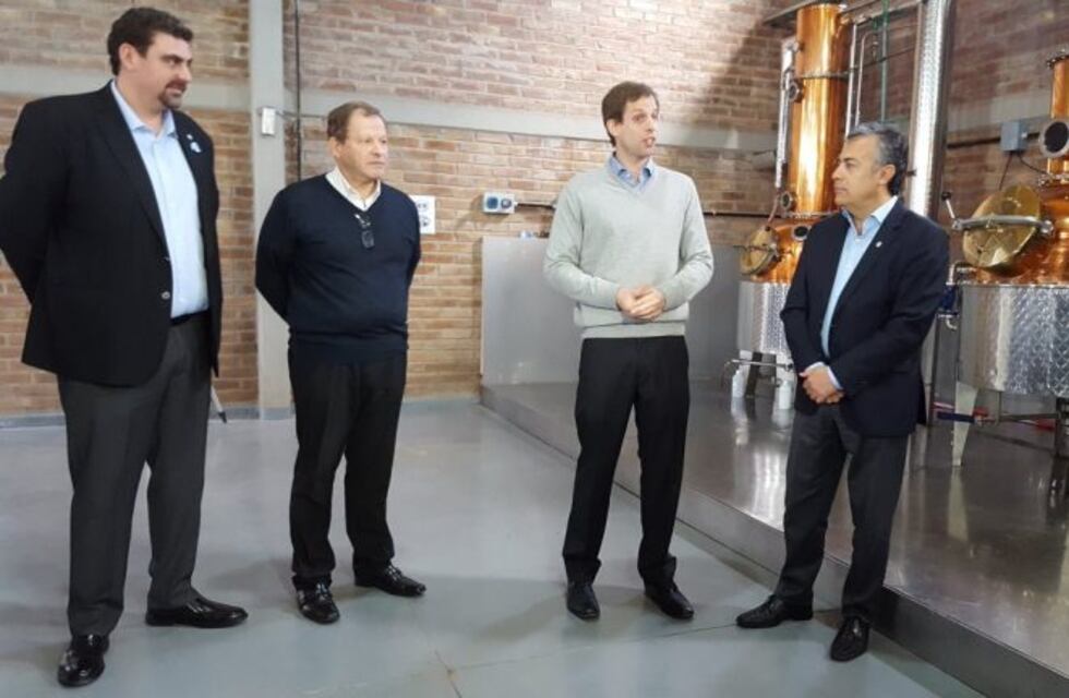 Cornejo prometió "seguir bajando impuestos en las actividades que generen valor"