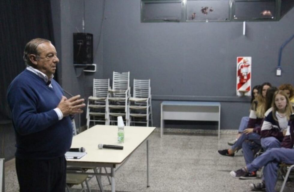 Invitado por alumnos de la EATA el Intendente presentó sus propuestas