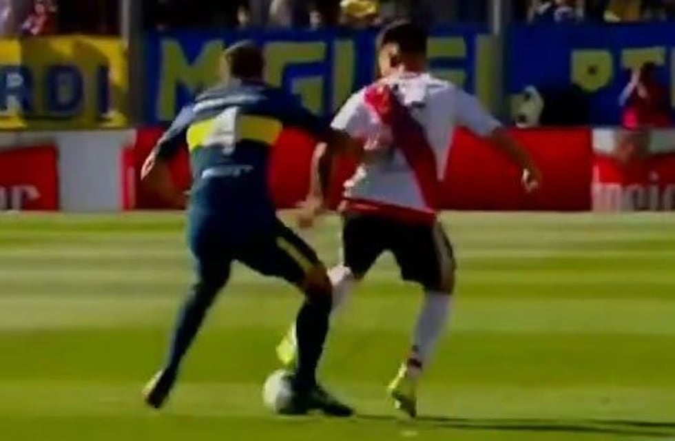 El espectacular caño con pisada incluida de Ariel Rojas a Gino Peruzzi