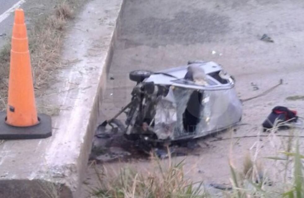 Automovilista chocó a un toro, cayó a un arroyo seco y milagrosamente se salvó