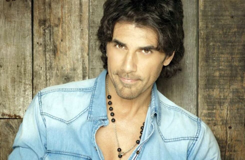 El día que Juan Darthés le pidió un beso a Calu Rivero en una entrega de premios