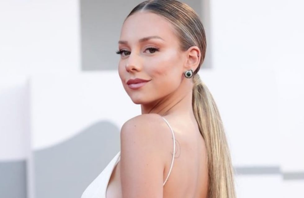 Ester Expósito lució un exótico vestido con transparencias que dejó sin palabras a sus seguidores