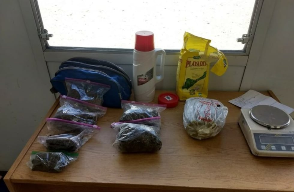 Escondieron marihuana en un termo y fueron detenidos en Bariloche