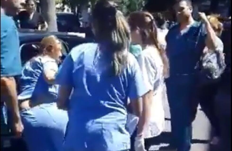 Una mujer dio a luz en medio de una protesta en defensa de la salud pública