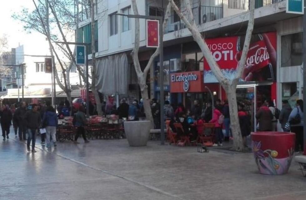 Más de 200 personas hicieron cola por un viral trucho