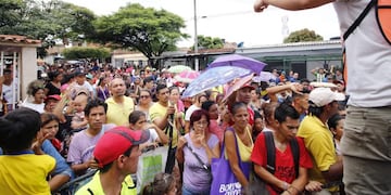 Venezolanos reciben asistencia alimentaria en Colombia\u002E (Web)