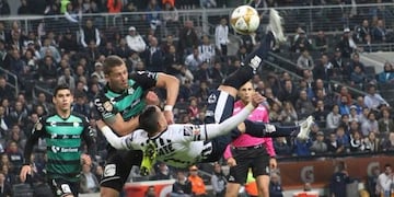 Rogelio Funes Mori enamora a todo Monterrey con sus golazos, el último con una chilena espectacular\u002E
