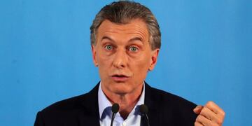 Aborto: Macri recibió un pañuelo verde a dos días de la votación de la ley en el Senado\u002E Foto: REUTERS\u002E