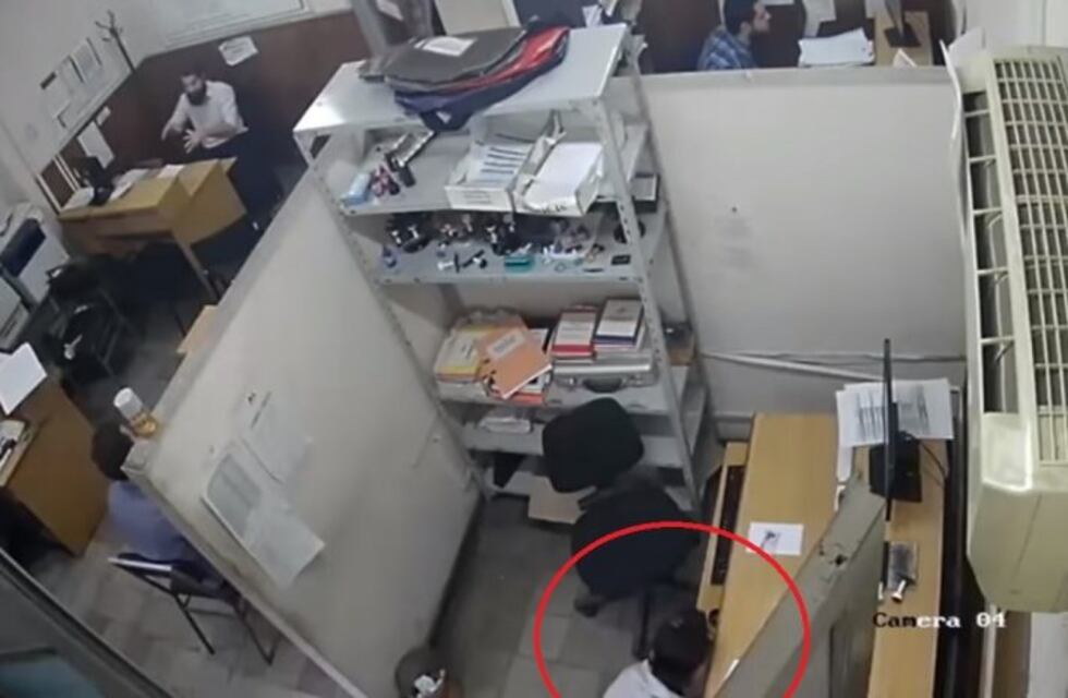 Le robó la billetera a la auxiliar que le tomaba la denuncia por violencia de género