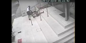 El ataque ocurrido a metros de una sede penitenciaria quedó registrado en video\u002E (Captura de pantalla)