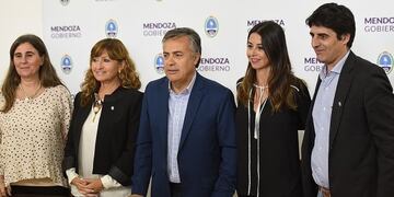 Ana María Nadal, Elisabeth Crescitelli, Alfredo Cornejo, Pamela Cuartara y Alejandro Verón\u002E