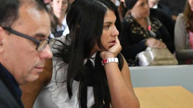 Rocío Santa Cruz junto a su abogado\u002E (Misiones Online)