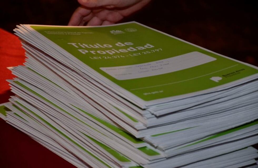 Importante reunión para finalizar trámites de escrituración en Coronel Rosales