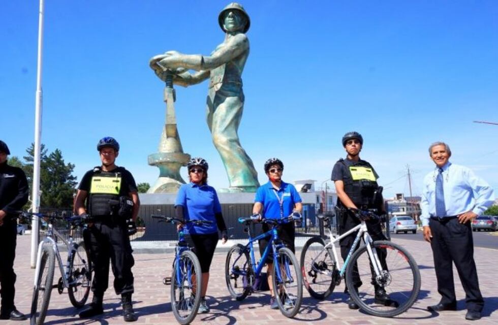 Presentaron a las primeras inspectoras de Tránsito en bicicleta