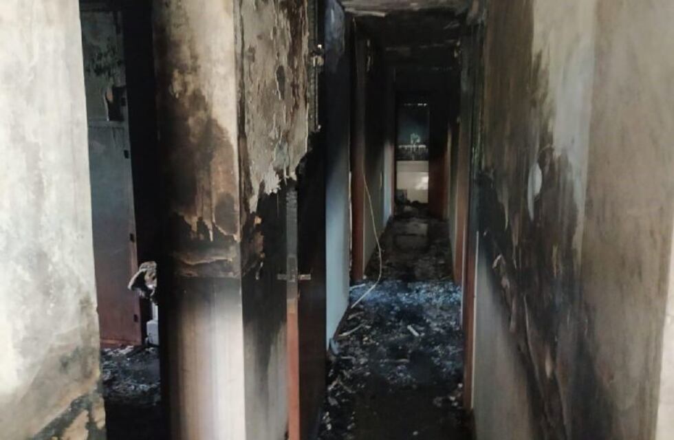 Devastador incendio en Chacras de Coria