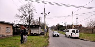 Frente de la casa del jubilado que mató a un delincuente en Quilmes (Foto: Clarín)