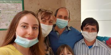 Rita Schmit la misionera que logró regresar a su país, junto a su esposo, sus nenas menores de (13) y 8 años y un hijo mayor que la acompañó