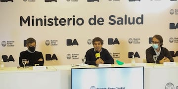 Ciudad de Buenos Aires, 22 de mayo de 2020: El ministro de Salud porteño, Fernán Quirós; el subsecretario de Planificación Sanitaria y Gestión de Red, Daniel Ferrante; el subsecretario de Atención Primaria, Gabriel Battistella; la directora general de Planificación Operativa, Paula Zingoni; y el director del Hospital Muñiz, Pablo González Montaner, brindaron hoy detalles de la situación sanitaria de la Ciudad en relación a la curva de contagios, la evolución y el estado en los barrios vulnerables, en el marco del aislamiento social, preventivo y obligatorio por el coronavirus\u002E (Prensa GCBA)