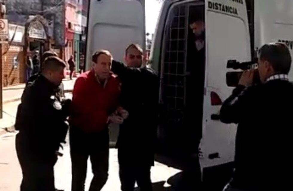 Gritos en la llegada de Valdés y Bellagio a la audiencia: "¡Esto es injusto!"