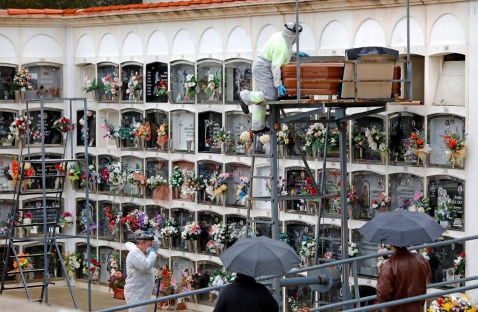 Coronavirus: España registró un nuevo récord con 864 muertes diarias y acumula más de 9000