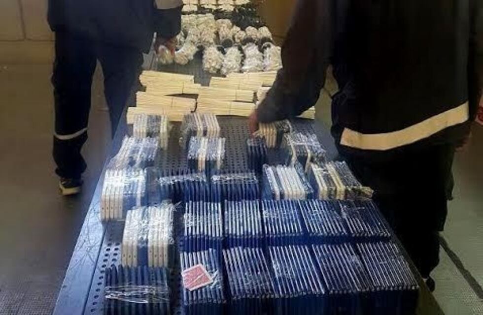 Incautaron 4 millones de pesos en celulares que venían de contrabando desde Chile