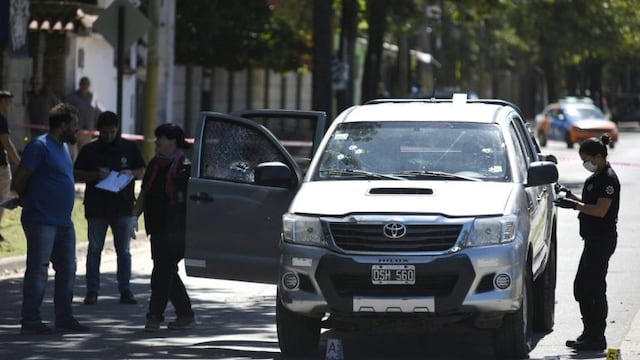 La víctima fue acribillada sobre San Lorenzo y Wilde a bordo de una Toyota Hilux.