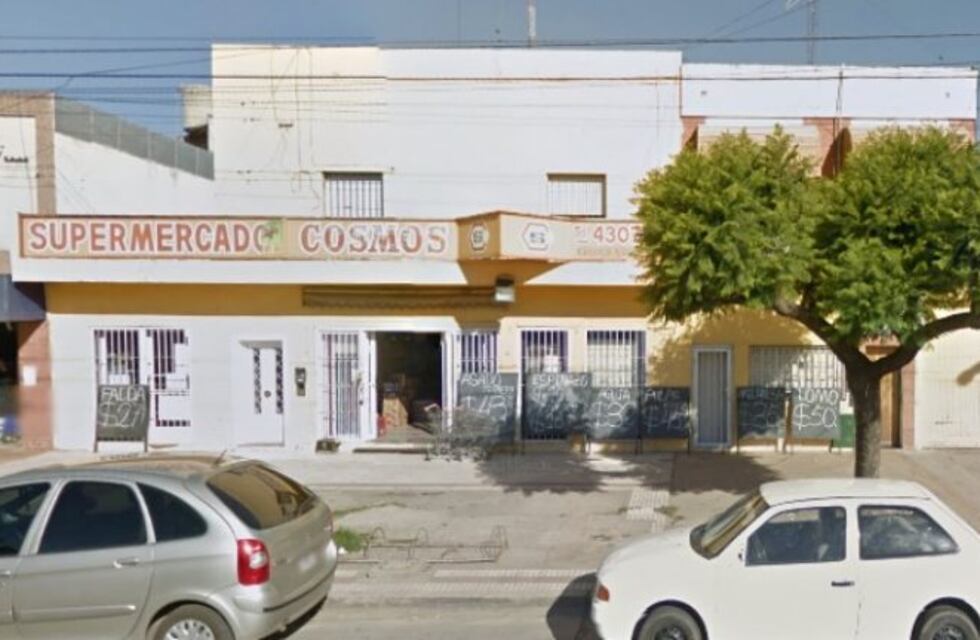 ¡In fraganti! Robaron bebidas alcohólicas pero fueron descubiertos con las botellas entre la ropa