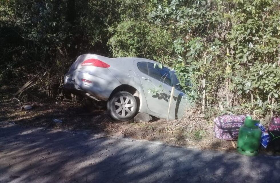 Falda del Carmen: perdió el control del automóvil por el congelamiento de la ruta