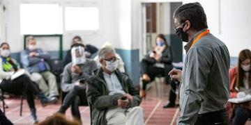 reunión con referentes de geriátricos en el COE