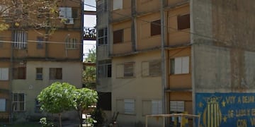La niña cayó de un tercer piso y dio contra el piso de concreto\u002E (Street View)