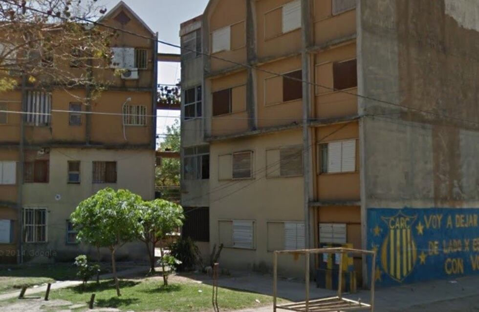 Tiene 3 años, se resbaló por una ventana y cayó al vacío desde el tercer piso: sufrió sólo heridas leves