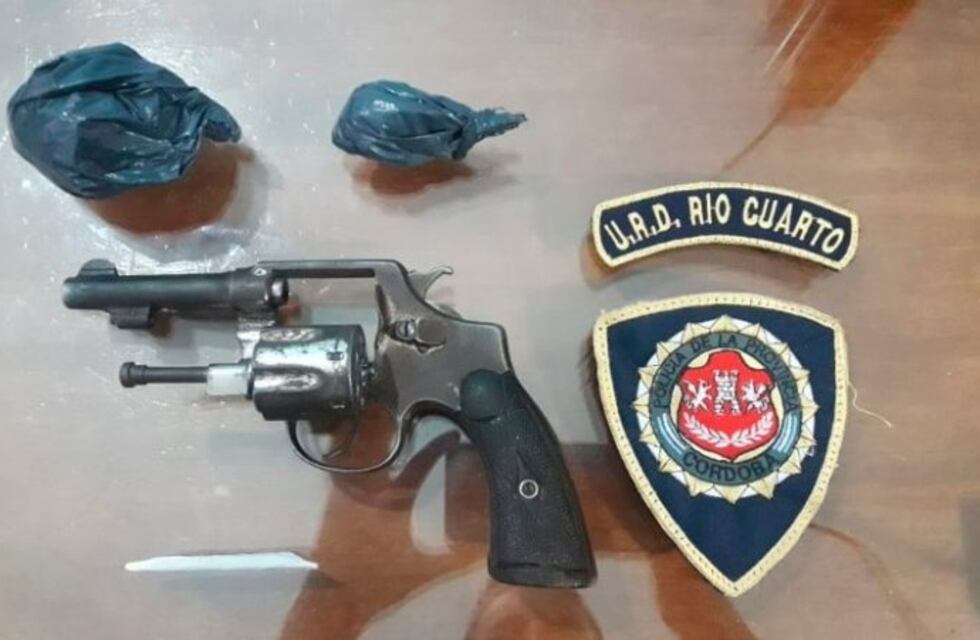 Menor detenido con un arma de fuego y marihuana