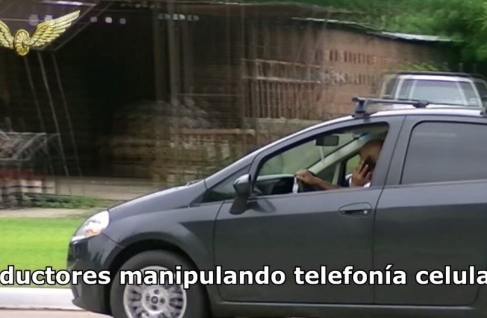 Intensifican controles para detectar a automovilistas usando el celular