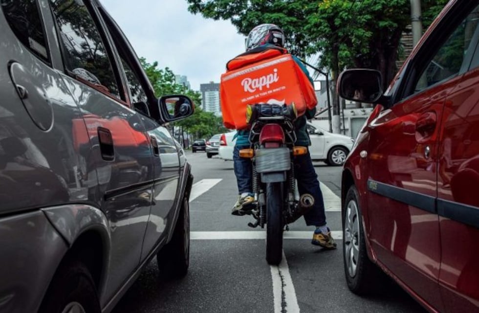 Video: le roban la moto y se la devuelven