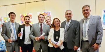 El diputado Juan Argañaraz, los concejales Juan Senn, Lisandro Mársico, Miguel Destéfanis, Brenda Vimo (falta Germán Bottero), el senador Alcides Calvo y el Intendente Luis Castellano (Prensa Calvo)