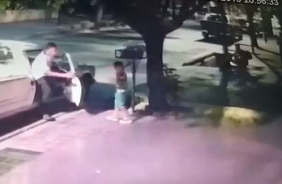 Usó a un niño para robar una camioneta