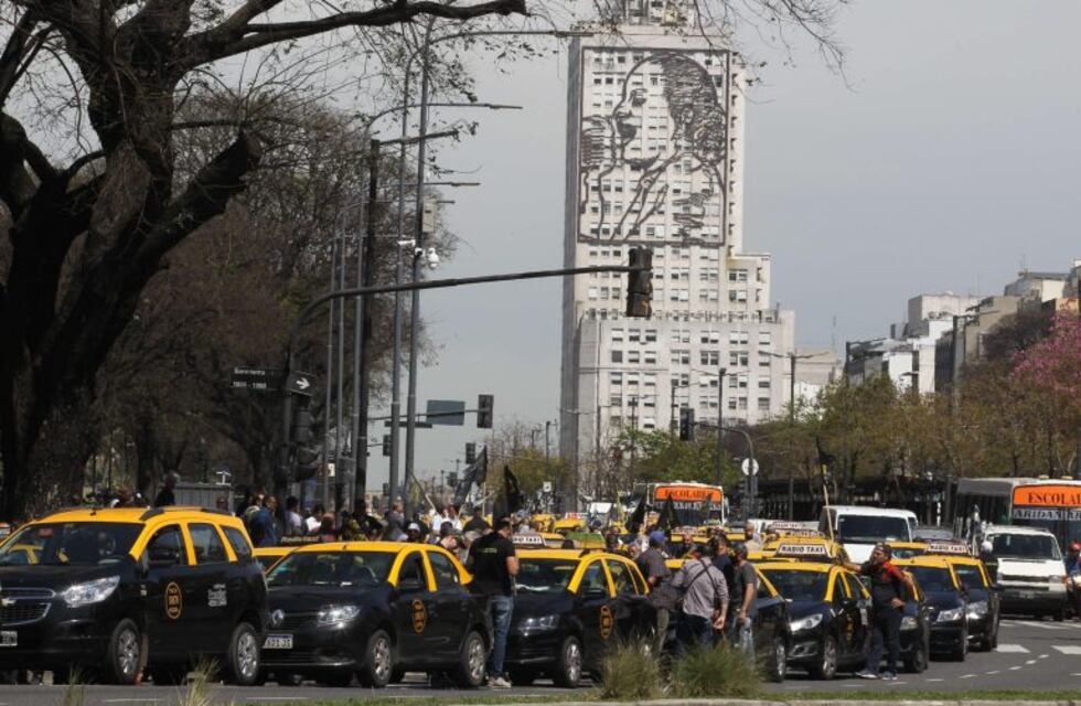 Omar Viviani redobló la protesta del gremio de taxistas contra Uber y Cabify