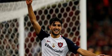 Soccer Football - Brazil's Atletico Paranaense v Argentina's San Lorenzo - Copa Libertadores - Arena da Baixada stadium, Curitiba, Brazil - 3/5/17 - Nicolas Blandi (L) of San Lorenzo celebrates his goal\u002E REUTERS/Rodolfo Buhrer curitiba brasil nicolas blandi futbol copa libertadores 2017 futbol futbolistas atletico paranaense san lorenzo