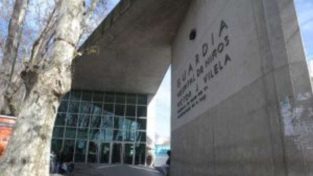 El hombre hablu00f3 sobre cu00f3mo balearon a su hijo en la puerta del Hospital Vilela.