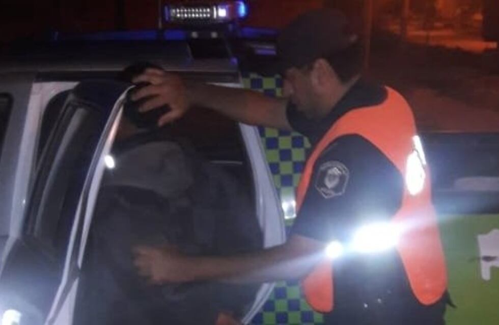 Cerri: robaron el estéreo de un auto y quedaron detenidos