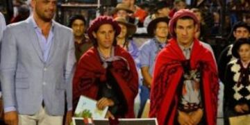 La campeona repitiu00f3 podio y recibiu00f3 el mismo premio.